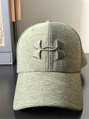 Under Armour Men's Olive Heather Logo Baseball Cap